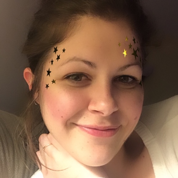 Profile Picture of Renee Fontaine (@rseyller) on Poshmark