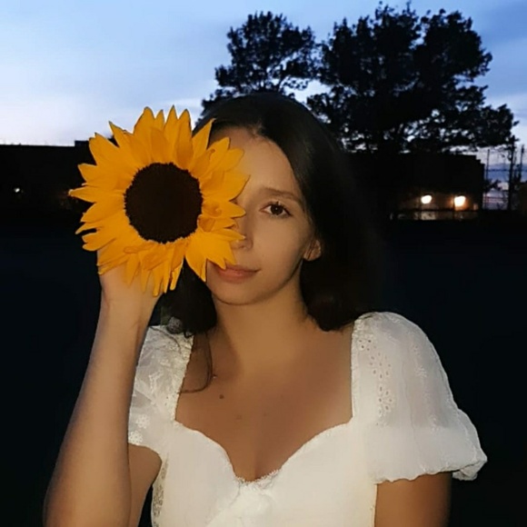 Profile Picture of Adrianna Placzek (@adrianna_placz) on Poshmark