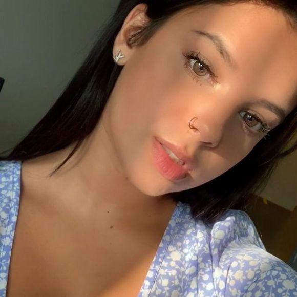 Profile Picture of Sabelle Andreya (@sabelleandreya) on Poshmark