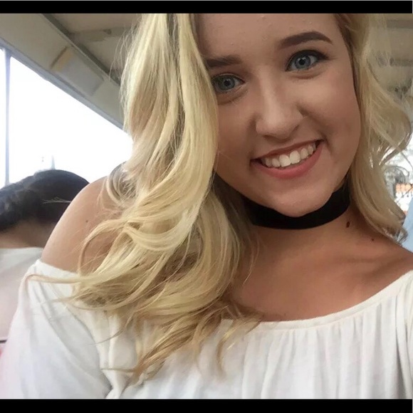 Profile Picture of Haley Hoover (@hrhoover39) on Poshmark