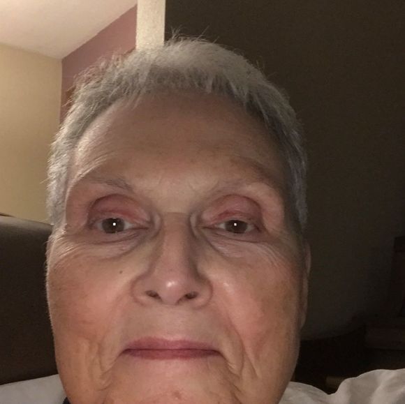 Profile Picture of Joan Huntress (@joanhuntress) on Poshmark