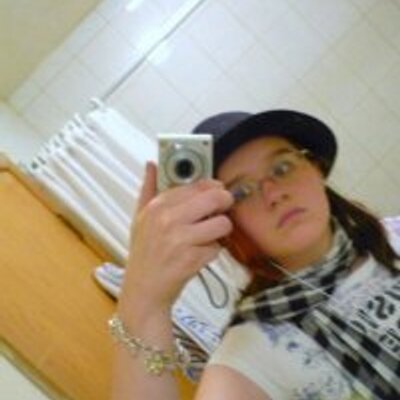 Profile Picture of Bethany McCormick (@xGenericEmoName) on Twitter