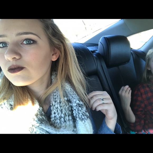Profile Picture of Alli Perrett (@allifaith01) on Poshmark