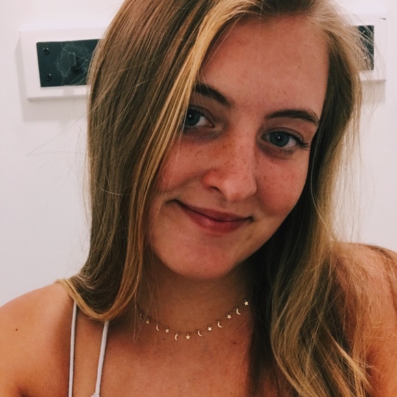 Profile Picture of Jillian Serfozo (@jillians02) on Poshmark