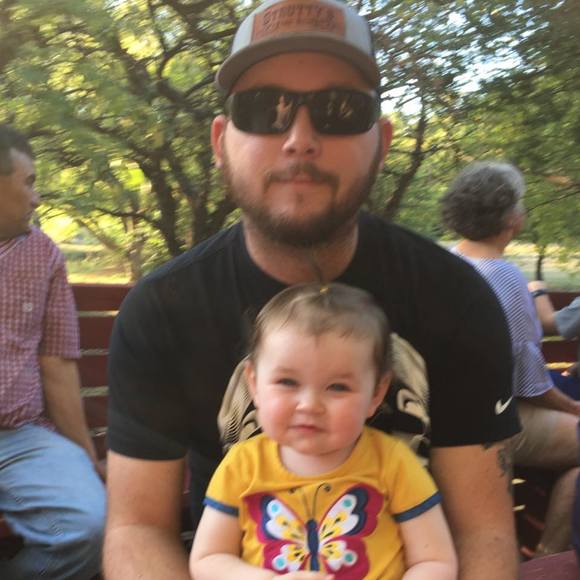 Profile Picture of Taylor Swallow (@taylorswallow) on Poshmark