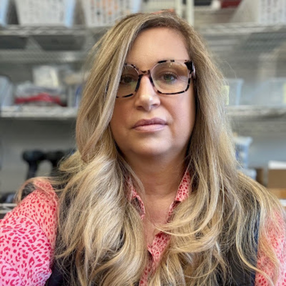 Profile Picture of Kali Lambrou (@kalilambrou) on Poshmark