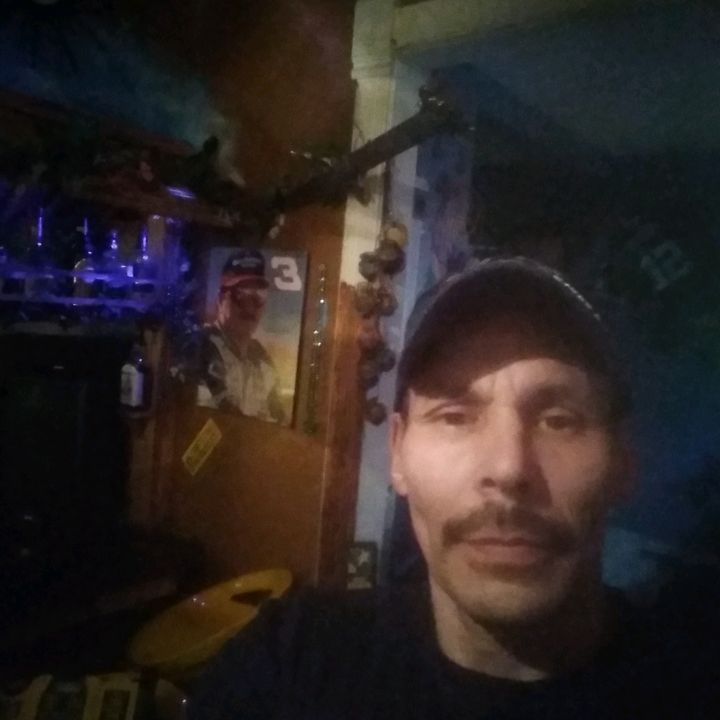 Profile Picture of carl mckee (@carlfromhayfield) on Tiktok