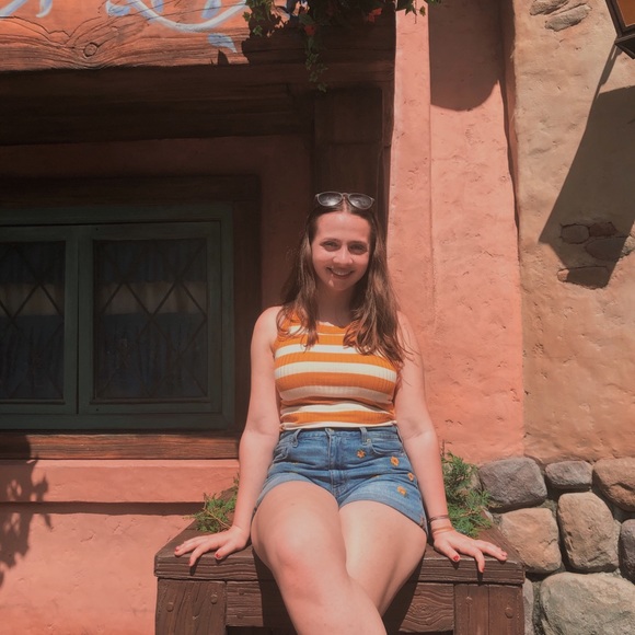 Profile Picture of Mary Digiovine (@medigiovine) on Poshmark