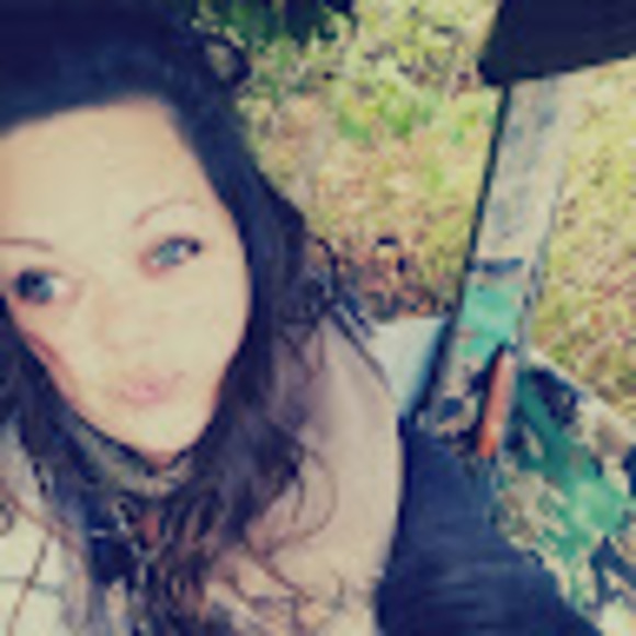Profile Picture of Amanda Benson (@bammo81) on Poshmark
