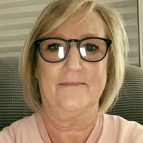 Profile Picture of Helen Benningfield (@1234summer) on Poshmark