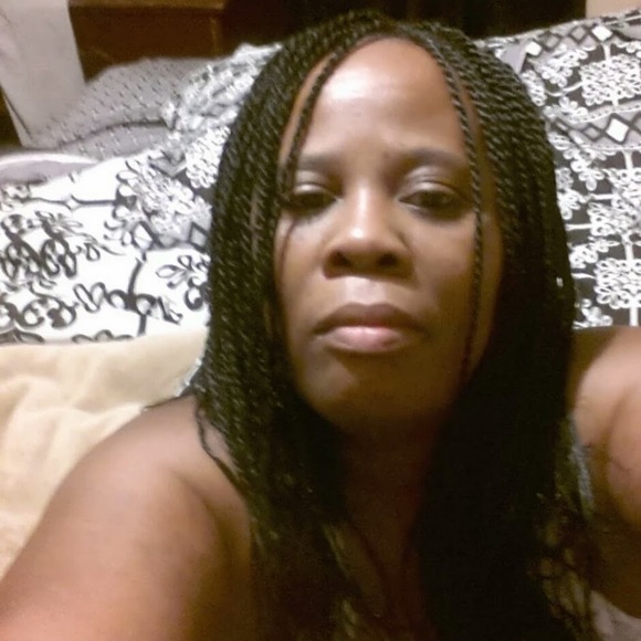 Profile Picture of Cheryl Pitts (@cherylpitts478) on Poshmark