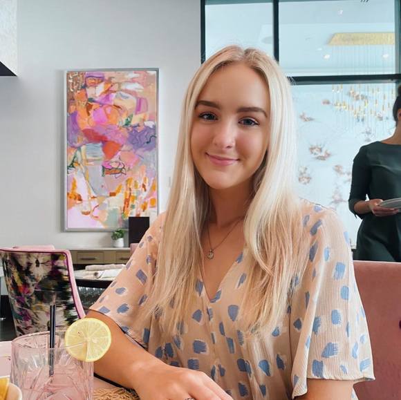 Arynn Berhost - Poshmark Profile Picture of Arynn Berhost (@arynnberhost) on Poshmark