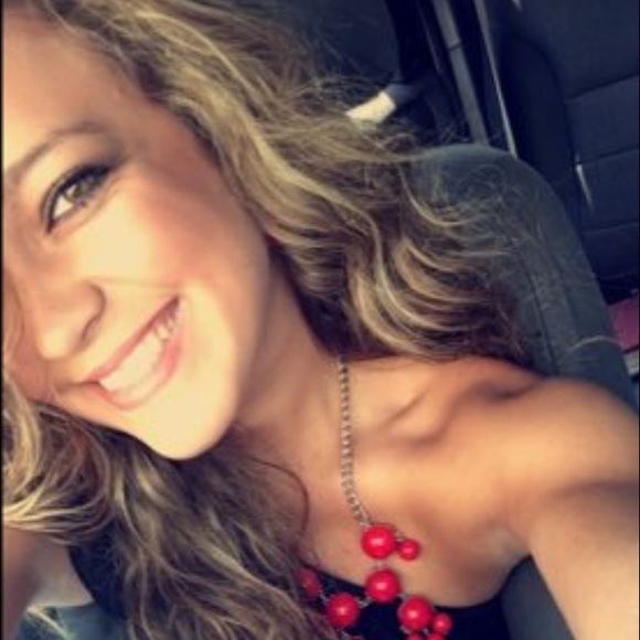 Profile Picture of Katie Rucker (@katierucker2) on Poshmark