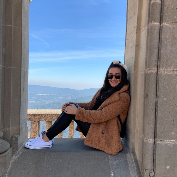 Profile Picture of Danielle Delello (@danielledelello) on Poshmark