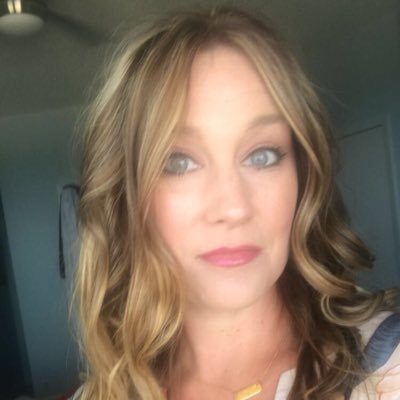 Profile Picture of Veronica Gardner (@VeronicaLeaG) on Twitter