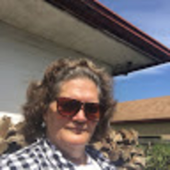 Profile Picture of Malinda Kincade (@kmalinda09) on Poshmark