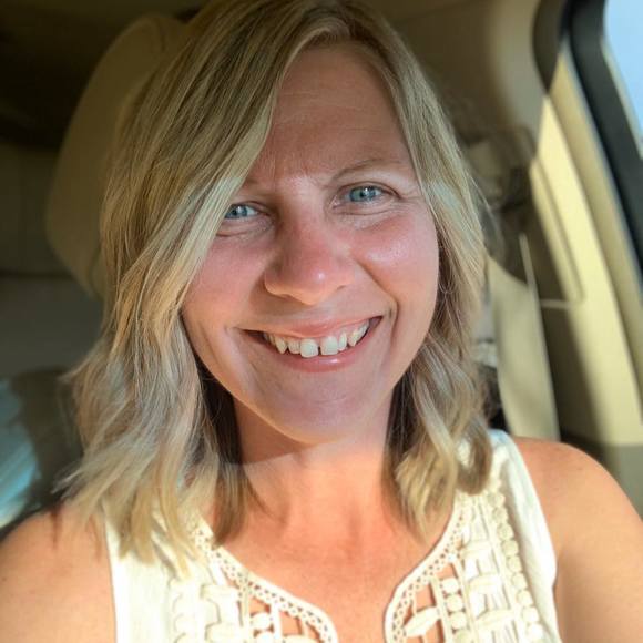 Profile Picture of Kris Edwards (@kke5280) on Poshmark