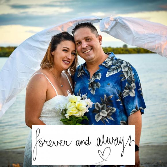 Profile Picture of Danielle Drapesa (@danniedrapesa) on Poshmark