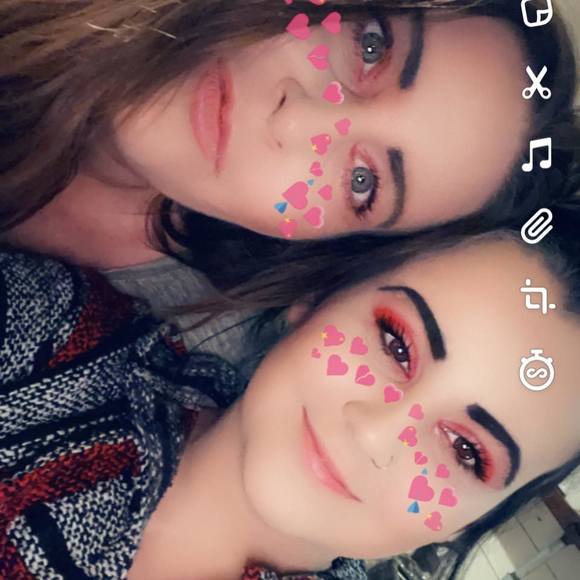 Profile Picture of Cleo Day (@cleoday) on Poshmark