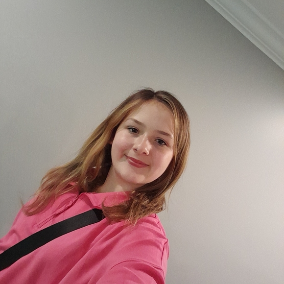 Profile Picture of Brentley Shores (@brentley_shores) on Poshmark