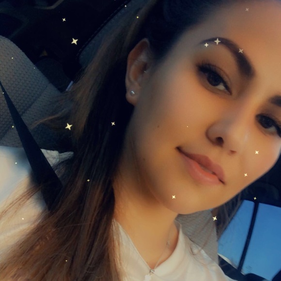 Profile Picture of Cindy Tarango (@cindytara) on Poshmark
