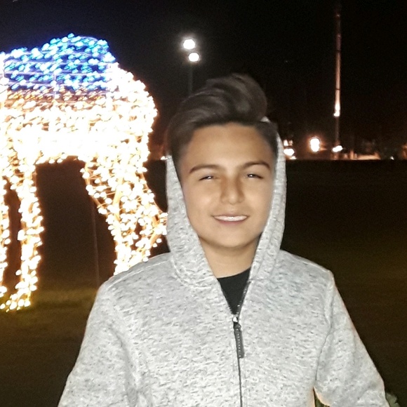 Profile Picture of Kevin Chacon (@kevin_chacon07) on Poshmark