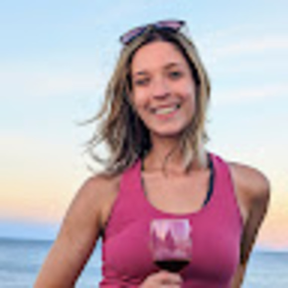 Profile Picture of Pamela Fucello (@pamelafucello) on Poshmark