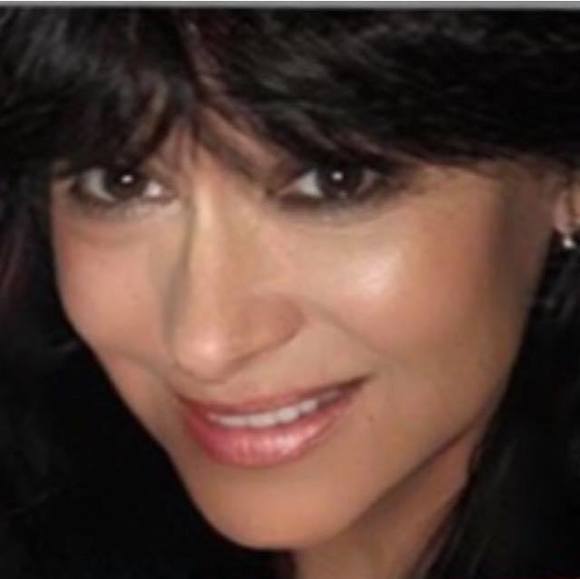 Profile Picture of Darlene Zurawski (@darz469) on Poshmark