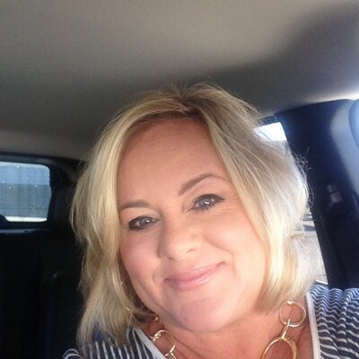 Profile Picture of Jennifer Fanelli (@FanelliJen) on Twitter