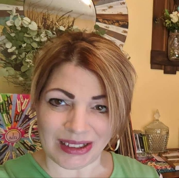 Profile Picture of Claire Mcelvaney (@cgmcelvaney) on Poshmark