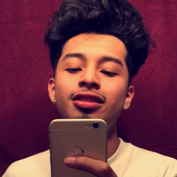 Profile Picture of David Rangel (@david62526) on Poshmark