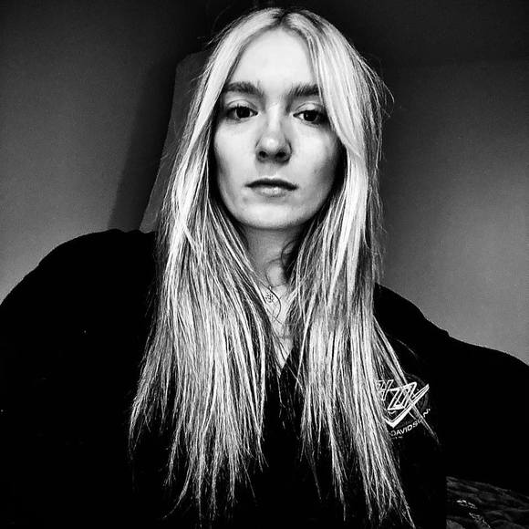 Profile Picture of Brenna Gilhooley (@pinkgrl496) on Poshmark