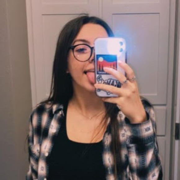 Profile Picture of Lexi Lavicky (@alexislavicky) on Poshmark