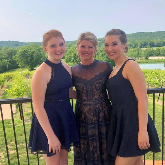 Profile Picture of Pamela Neumann (@pneumann021204) on Poshmark
