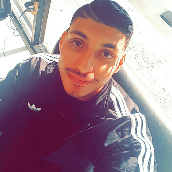 Profile Picture of Danny Monroy (@danneeoh) on Poshmark