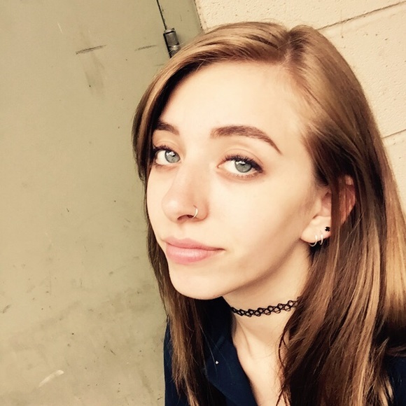 Profile Picture of Cheyenne Angevine (@rarb24) on Poshmark