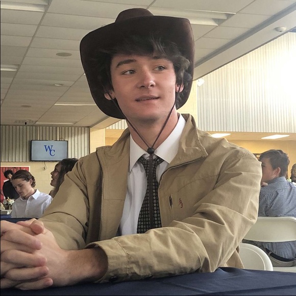 Profile Picture of Alex Sauselein (@alexsauselein) on Poshmark