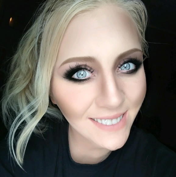 Profile Picture of Tina Schorer (@tinajean1993) on Poshmark