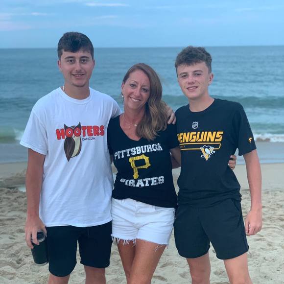 Profile Picture of Rene Carr (@renecarr) on Poshmark