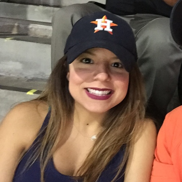 Profile Picture of Christina Hudnall (@c_gonzalez8817) on Poshmark