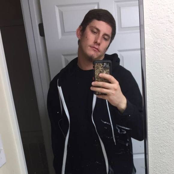 Profile Picture of Hunter Rolin (@douglasrolin12) on Poshmark