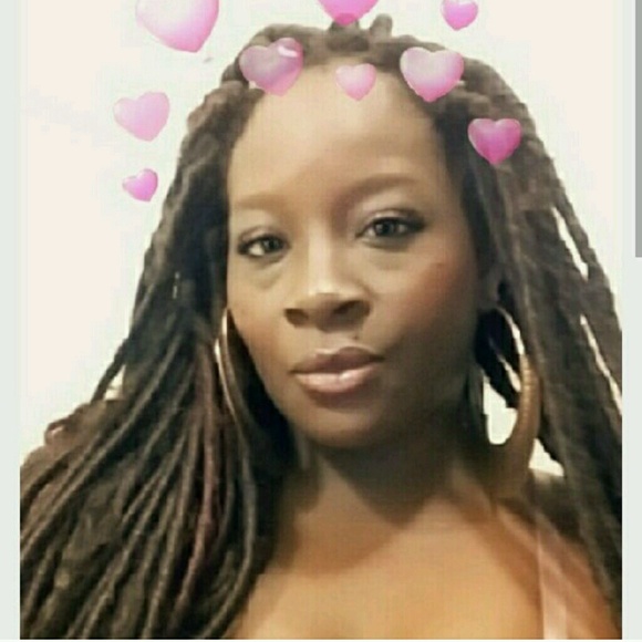 Profile Picture of Lashonda Smith (@lashsmith1025) on Poshmark