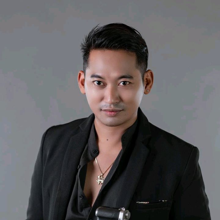 Profile Picture of StephenRow (@stephenrowofficial23) on Tiktok