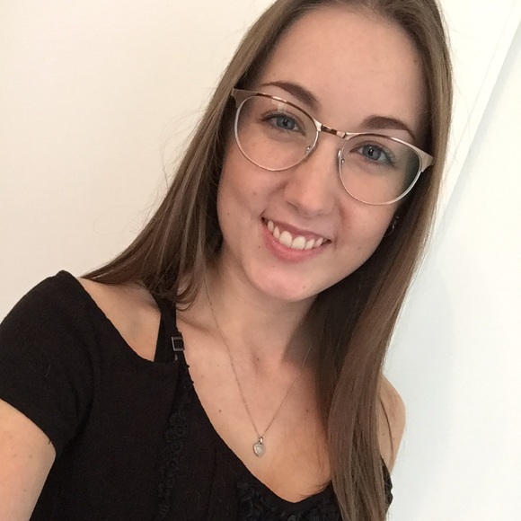 Profile Picture of Jessica Pichette (@jessicapichette) on Poshmark