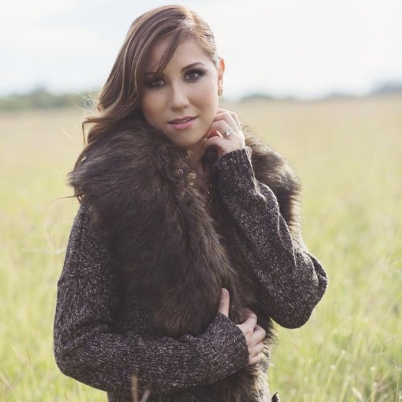 Profile Picture of Maria Schroll (@odeth) on Poshmark