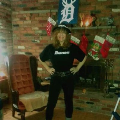 Profile Picture of Natasha L. Cantrell (@TuneLoony) on Twitter