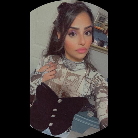 Profile Picture of Fozia Khan (@foz89) on Poshmark