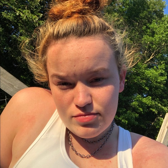 Profile Picture of Avrianna Pledger (@avriannapledger) on Poshmark