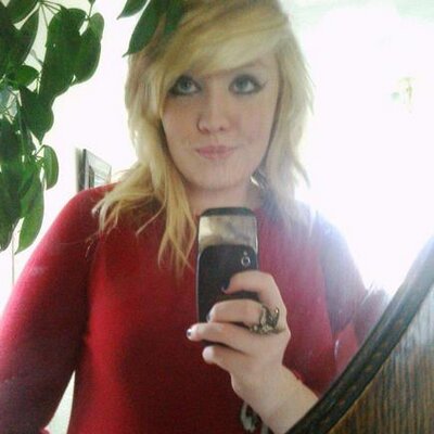 Profile Picture of Lara Wright (@LaraJaneWright) on Twitter