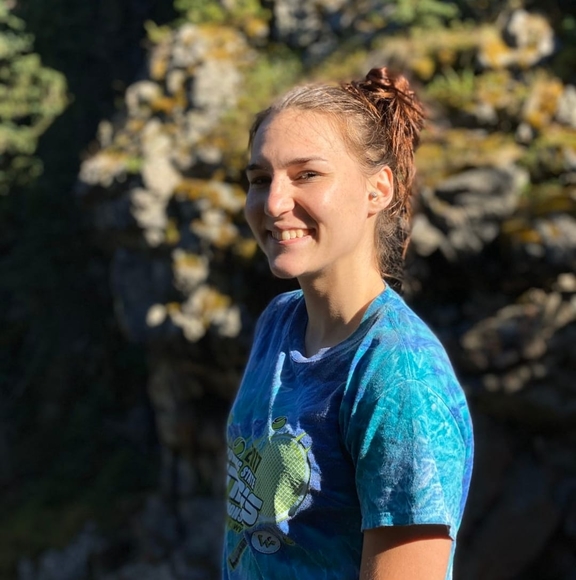 Profile Picture of Samantha Waring (@sammi_clue) on Poshmark